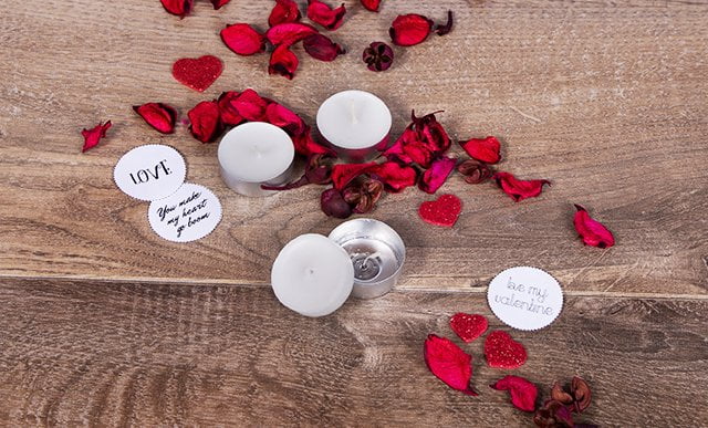 wyjąć wosk z foremki