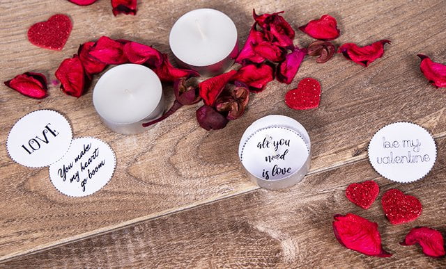 Przełożyć knot przez dziurkę w wiadomości